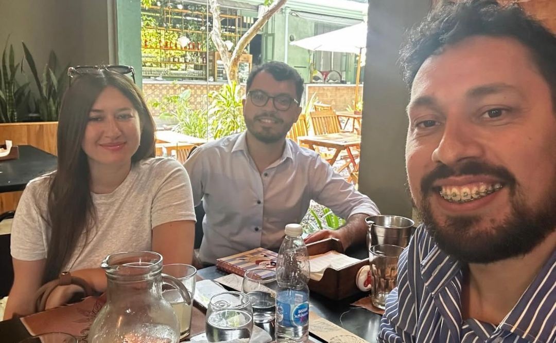 Reunión entre funcionarios actuales y electos